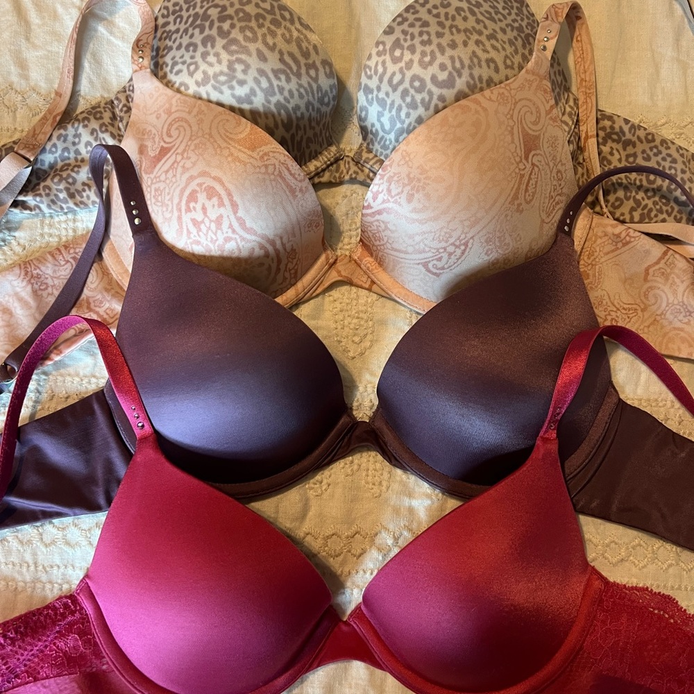 Set of 4- Victorias Secrets Demi uplift Bras